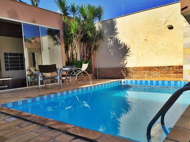 Casa com 300m² 3 quartos e 2 banheiros, à venda, no bairro Jardim Vila Rica em Cambé
