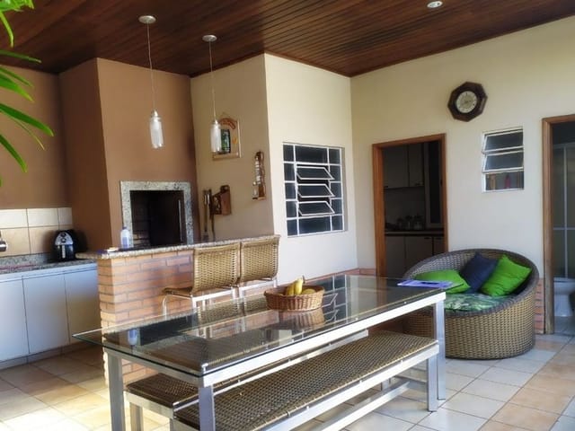 Casa com 300m² 3 quartos e 2 banheiros, à venda, no bairro Jardim Vila Rica em Cambé