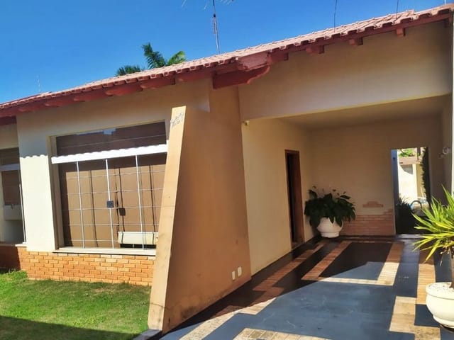 Casa com 300m² 3 quartos e 2 banheiros, à venda, no bairro Jardim Vila Rica em Cambé