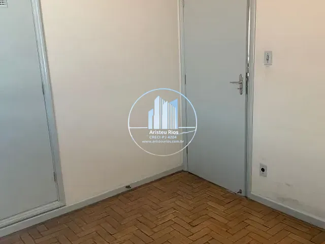 Casa com 180m² 4 quartos e 3 banheiros, para alugar, no bairro Centro em Pouso Alegre