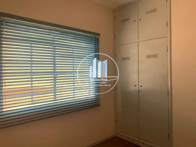 Casa com 180m² 4 quartos e 3 banheiros, para alugar, no bairro Centro em Pouso Alegre