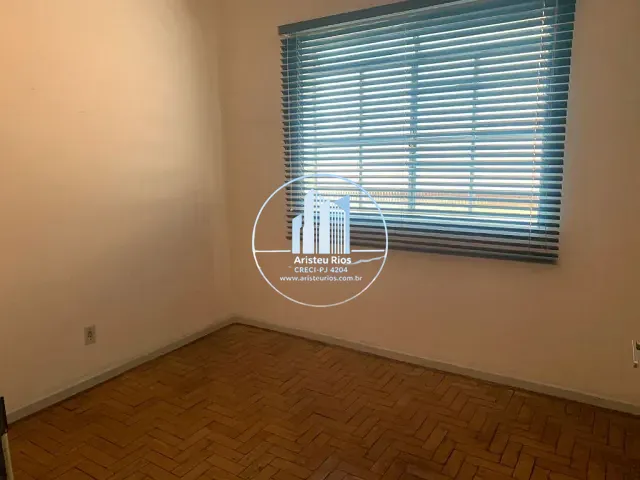 Casa com 180m² 4 quartos e 3 banheiros, para alugar, no bairro Centro em Pouso Alegre