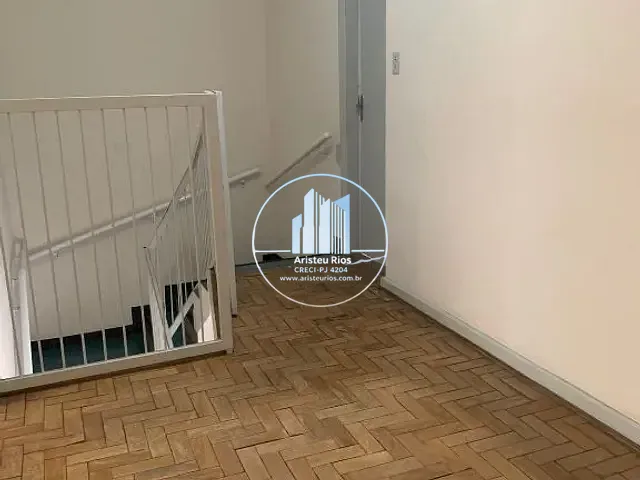 Casa com 180m² 4 quartos e 3 banheiros, para alugar, no bairro Centro em Pouso Alegre