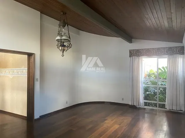 Casa com 390m², à venda, no bairro Centro em Ponta Grossa