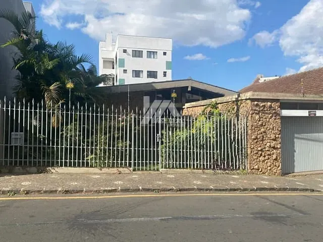 Casa com 390m², à venda, no bairro Centro em Ponta Grossa
