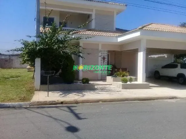 Casa com 350m² 3 quartos e 4 banheiros, à venda, no bairro Piracangaguá em Taubaté