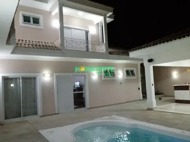Casa com 350m² 3 quartos e 4 banheiros, à venda, no bairro Piracangaguá em Taubaté
