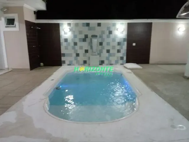 Casa com 350m² 3 quartos e 4 banheiros, à venda, no bairro Piracangaguá em Taubaté