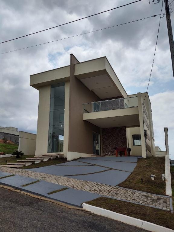 Casa à venda com 3 quartos, 162m² - Foto 1