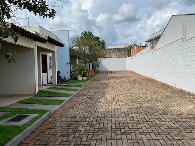 Casa 3 quartos e 2 banheiros, à venda, no bairro Aragarça em Londrina