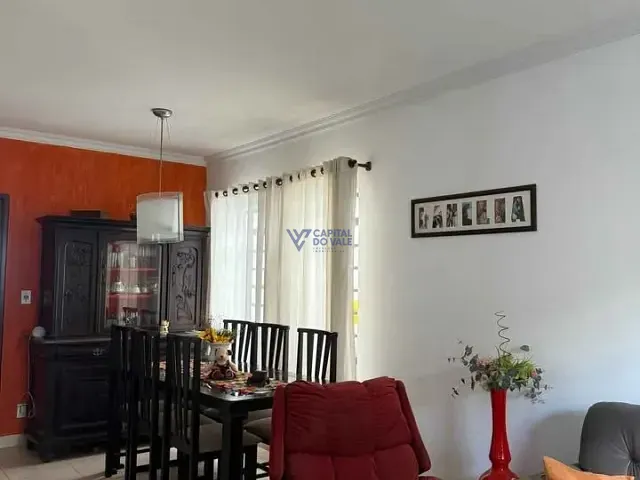 Casa com 250m² 3 quartos e 2 banheiros, à venda, no bairro Jardim das Indústrias em São José dos Campos