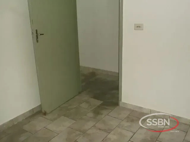 Casa 2 quartos e 1 banheiro, para alugar, no bairro Parque Residencial Klavin em Nova Odessa