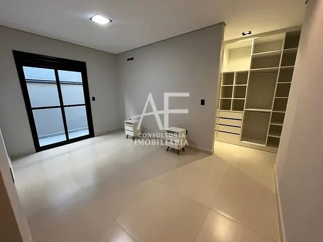 Casa com 250m² 3 quartos e 2 banheiros, à venda ou para alugar, no bairro Bairro dos Guedes em Tremembé
