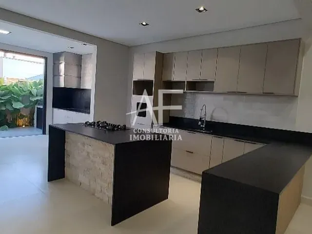 Casa com 250m² 3 quartos e 2 banheiros, à venda ou para alugar, no bairro Bairro dos Guedes em Tremembé