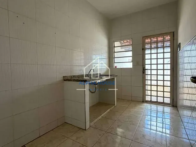 Casa com 125m² 2 quartos e 1 banheiro, à venda, no bairro Mombaça em Pindamonhangaba