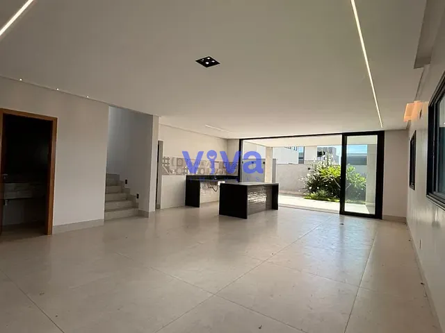 Casa com 334m² 4 quartos e 4 banheiros, à venda, no bairro Jardim Cristal em Aparecida de Goiânia