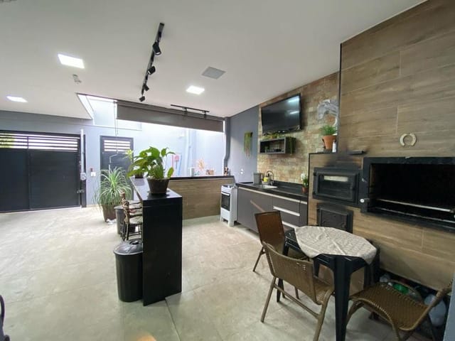 Casa com 200m² 3 quartos e 1 banheiro, à venda, no bairro Frezzarin 2 em Santa Bárbara D'Oeste