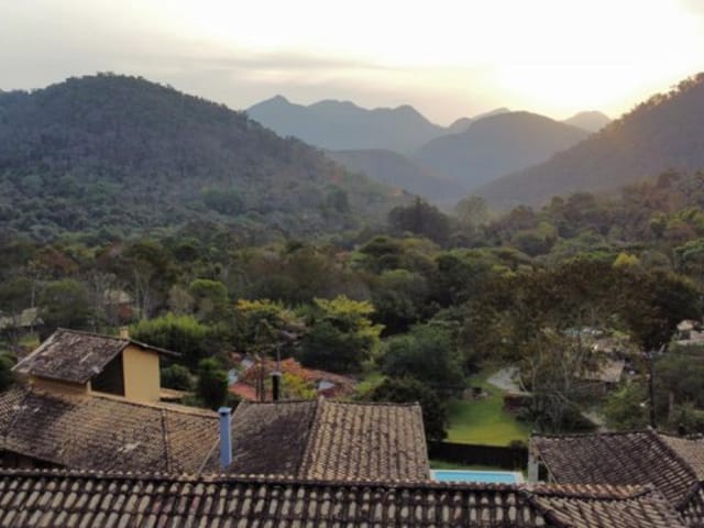 Casa com 3403m², à venda, no bairro Corrêas em Petrópolis