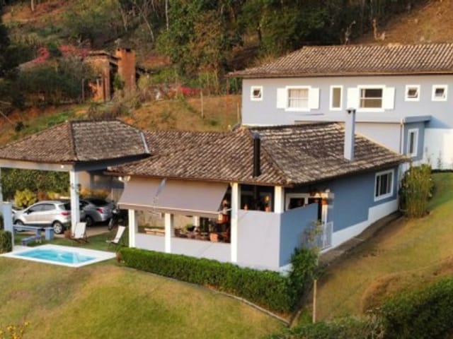 Casa com 3403m², à venda, no bairro Corrêas em Petrópolis