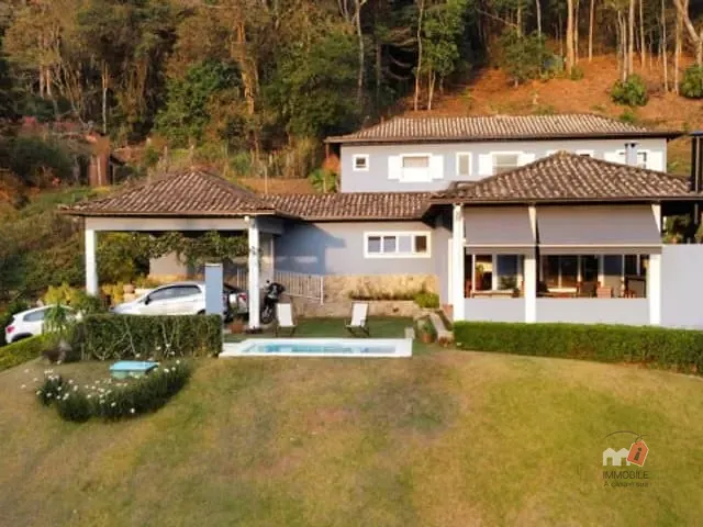 Casa com 3403m², à venda, no bairro Corrêas em Petrópolis