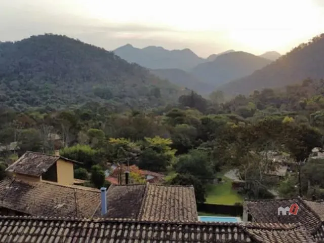 Casa com 3403m², à venda, no bairro Corrêas em Petrópolis