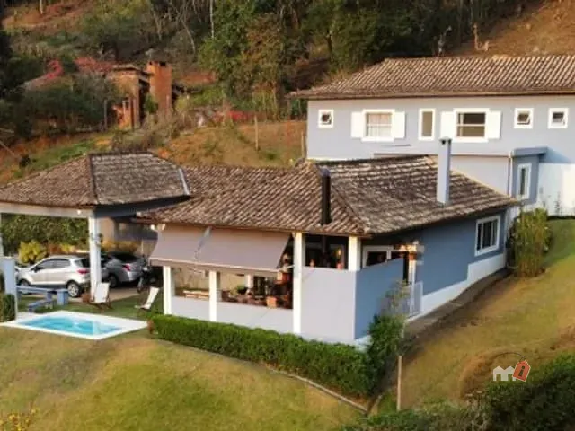 Casa com 3403m², à venda, no bairro Corrêas em Petrópolis