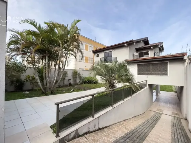 Casa com 720m² 3 quartos e 7 banheiros, para alugar, no bairro Bacacheri em Curitiba