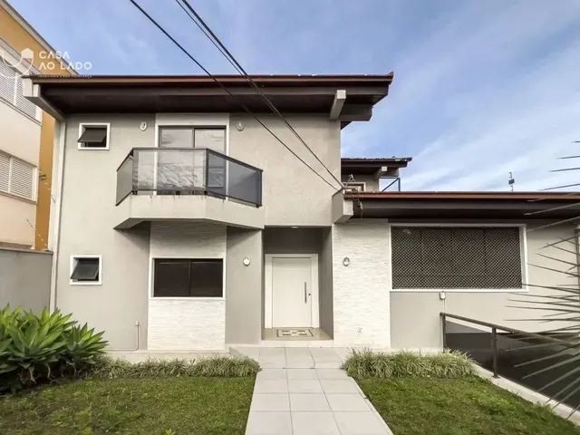Casa com 720m² 3 quartos e 7 banheiros, para alugar, no bairro Bacacheri em Curitiba