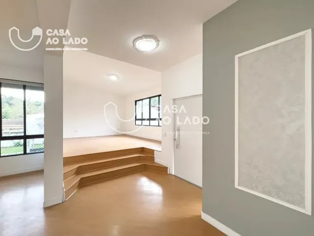 Casa com 720m², para alugar, no bairro Bacacheri em Curitiba
