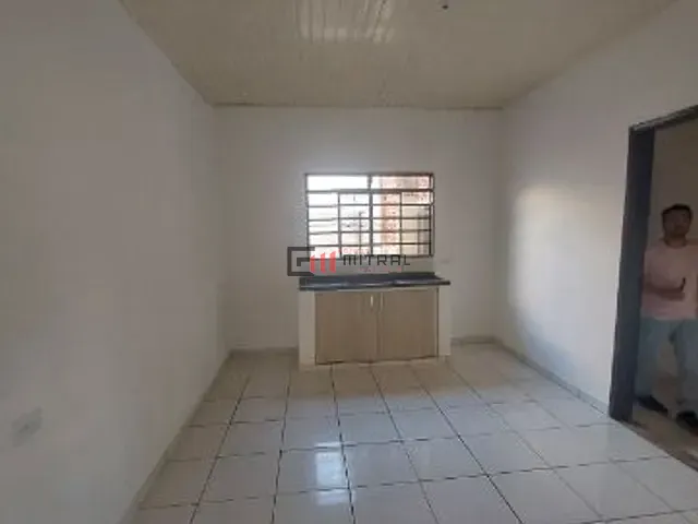 Casa 2 quartos e 1 banheiro, para alugar, no bairro Jardim Alvorada em Londrina