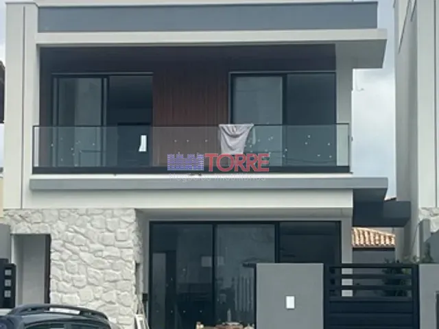 Casa com 250m² 4 quartos e 5 banheiros, à venda ou para alugar, no bairro Nossa Senhora da Vitória em Ilhéus