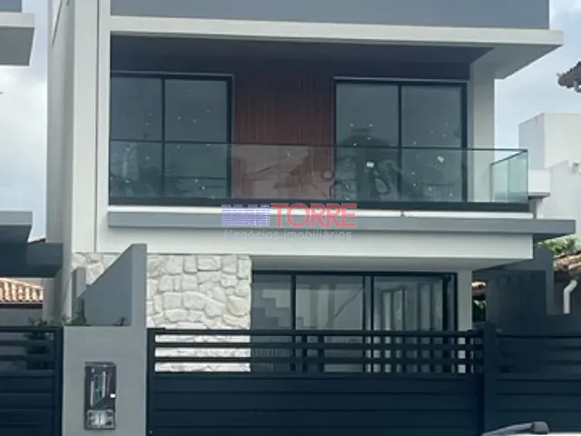Casa com 250m² 4 quartos e 5 banheiros, à venda ou para alugar, no bairro Nossa Senhora da Vitória em Ilhéus