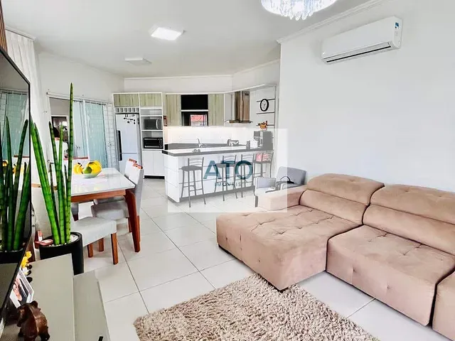 Casa com 360m², à venda, no bairro Universitário em Tijucas