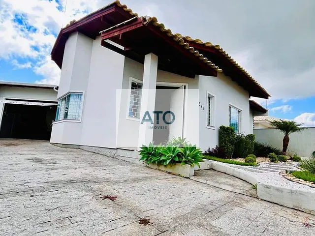 Casa com 360m², à venda, no bairro Universitário em Tijucas