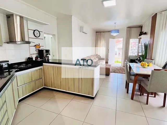 Casa com 360m², à venda, no bairro Universitário em Tijucas