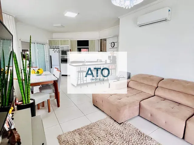 Casa com 360m², à venda, no bairro Universitário em Tijucas
