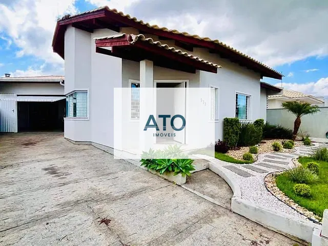 Casa com 360m², à venda, no bairro Universitário em Tijucas