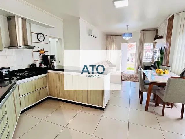Casa com 360m², à venda, no bairro Universitário em Tijucas
