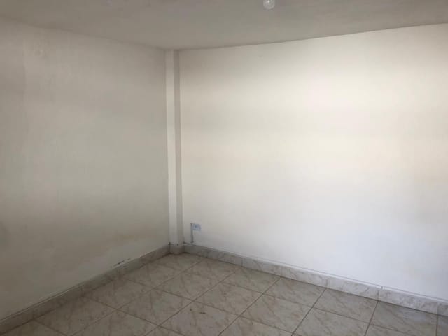 Foto do Casa - Casa com 1 dormitório para alugar por R$ 550,00/mês - Vila Nova Osasco - Osasco/SP | BUSSOCABA ADMINISTRACAO DE BENS E IMOVEIS LTDA