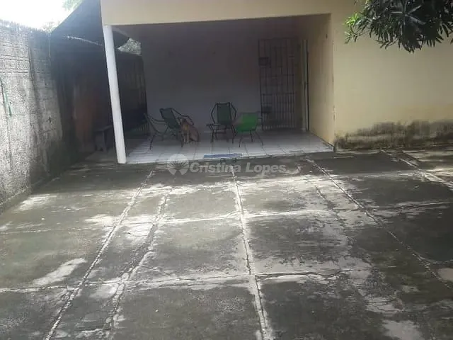 Casa com 300m² 2 quartos e 1 banheiro, à venda, no bairro Vale Quem Tem em Teresina