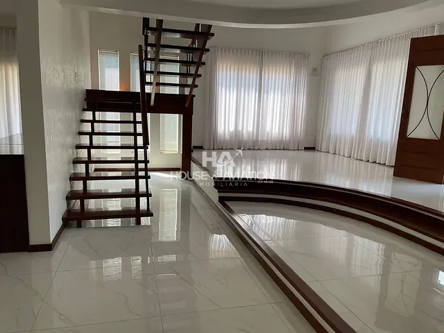 Casa com 1326m² 4 quartos e 5 banheiros, para alugar, no bairro Residencial Aldeia do Vale em Goiânia