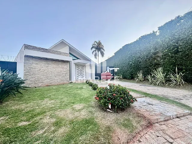 Casa 3 quartos e 4 banheiros, à venda, no bairro Condomínio Portal do Lago em Apucarana