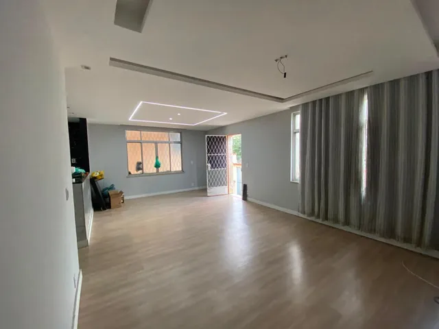Casa com 360m² 2 quartos e 2 banheiros, à venda, no bairro Vila Valqueire em Rio de Janeiro