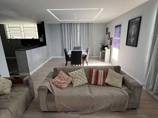 Casa com 360m² 2 quartos e 2 banheiros, à venda, no bairro Vila Valqueire em Rio de Janeiro