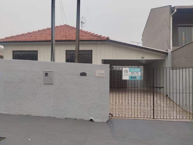 Casa com 150m² 3 quartos e 1 banheiro, para alugar, no bairro Centro em Cambé