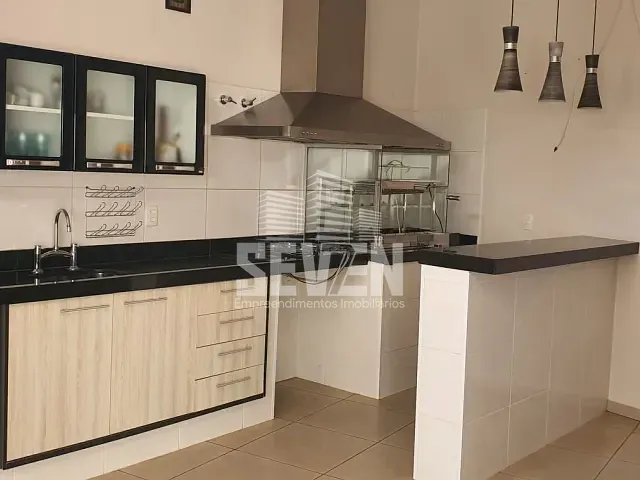 Casa com 285m² 3 quartos e 2 banheiros, à venda, no bairro Vila Rocha em Bauru