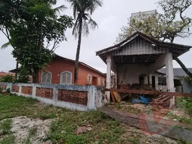 Casa com 782m² 3 quartos e 2 banheiros, à venda, no bairro Flórida em Praia Grande