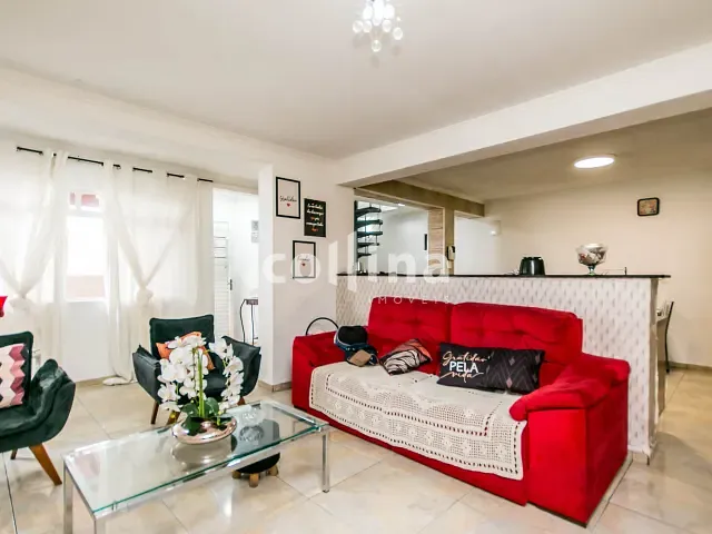 Casa 4 quartos e 2 banheiros, à venda, no bairro Vila Marcondes em Carapicuíba