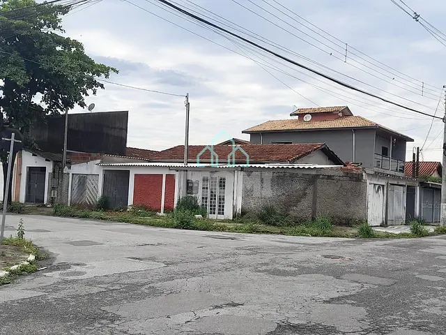 Casa com 270m² 2 quartos e 1 banheiro, à venda, no bairro Jardim das Bandeiras em Taubaté