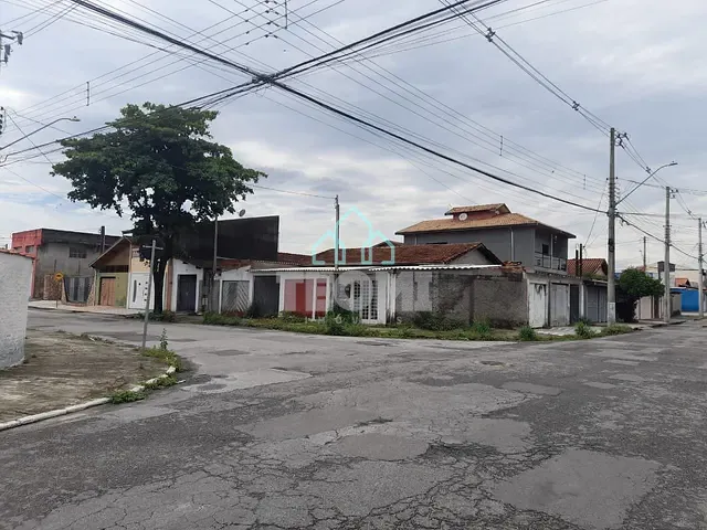 Casa com 270m² 2 quartos e 1 banheiro, à venda, no bairro Jardim das Bandeiras em Taubaté